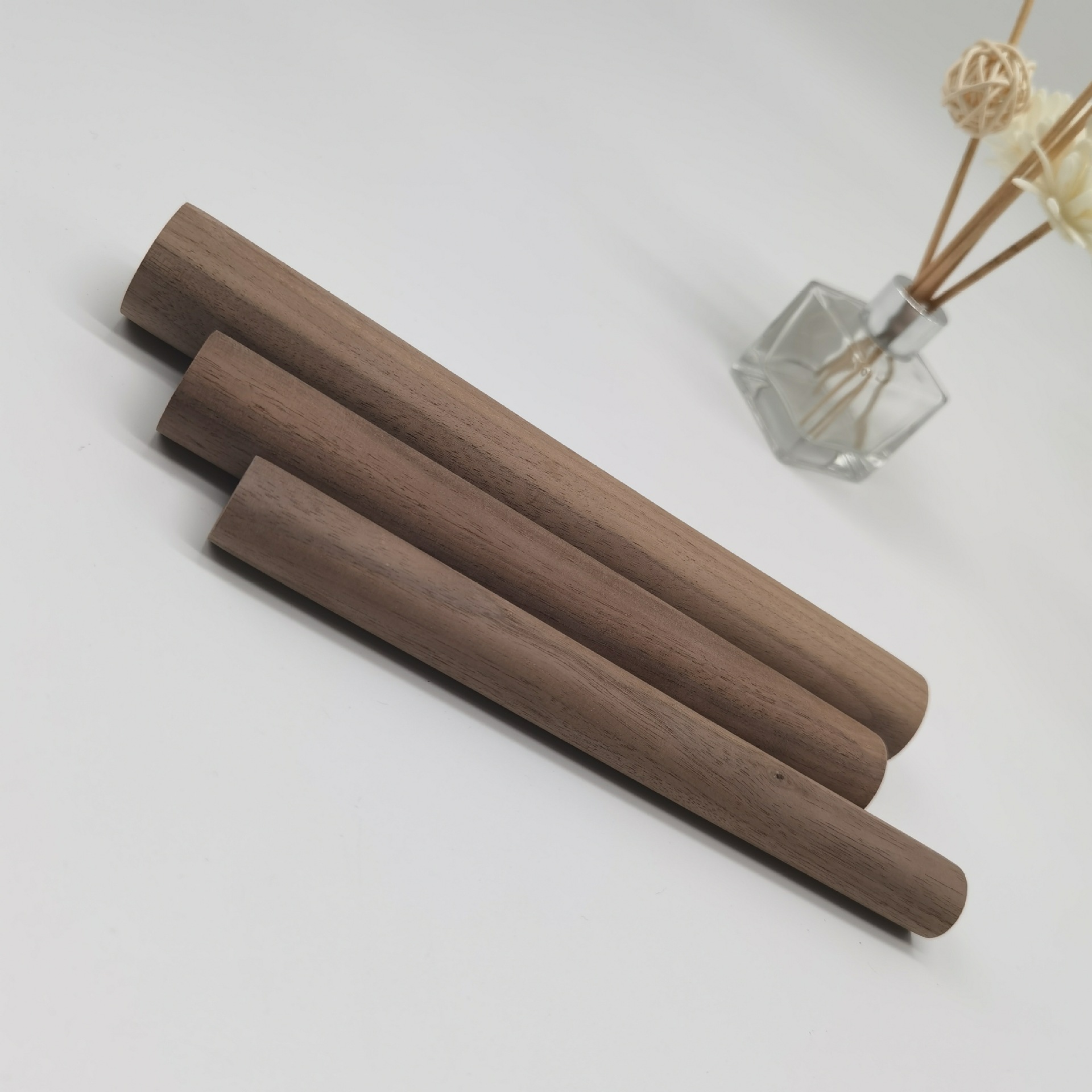 厂家货黑胡桃圆木棒木棍木条家具装修木杆制作材料木圆棒加工定制