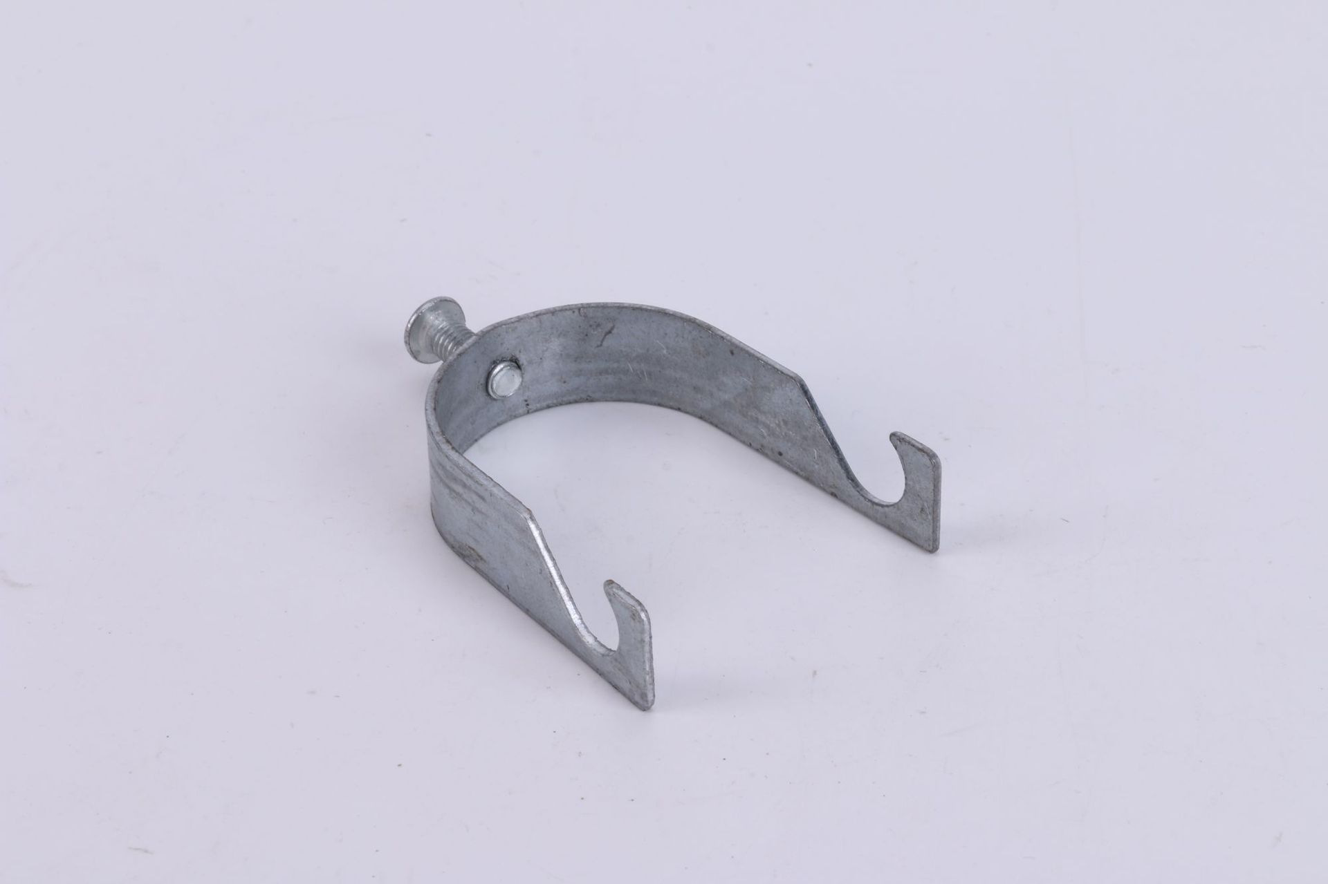 厂家直供穿线管配件吊卡吊挂钩半圆铁皮龙骨卡kbg金属丝杆管卡