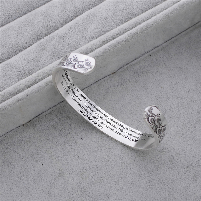 厂家直供浪花平面手镯刻字lovemom母亲节钛钢手镯批发