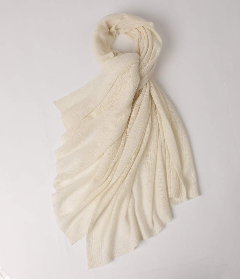 2020年内蒙古工厂批发秋冬新款女士奶白色山羊绒保暖针织围巾披肩