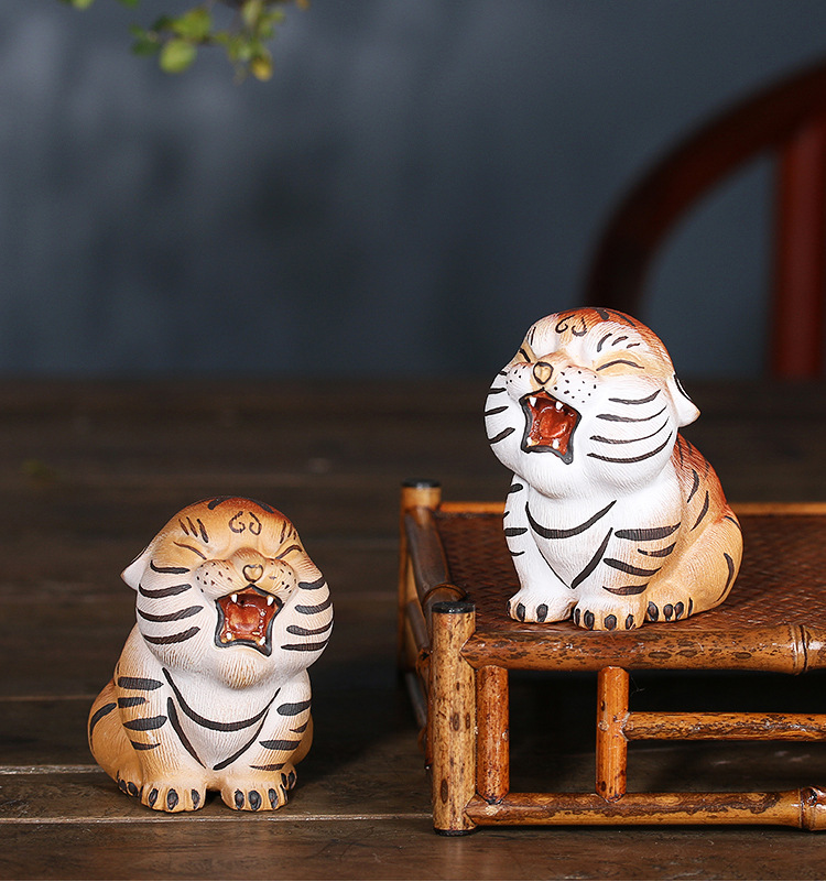 紫砂茶宠老虎摆件全手工茶玩茶具配件拉毛泥绘雕塑小萌虎精品宜兴