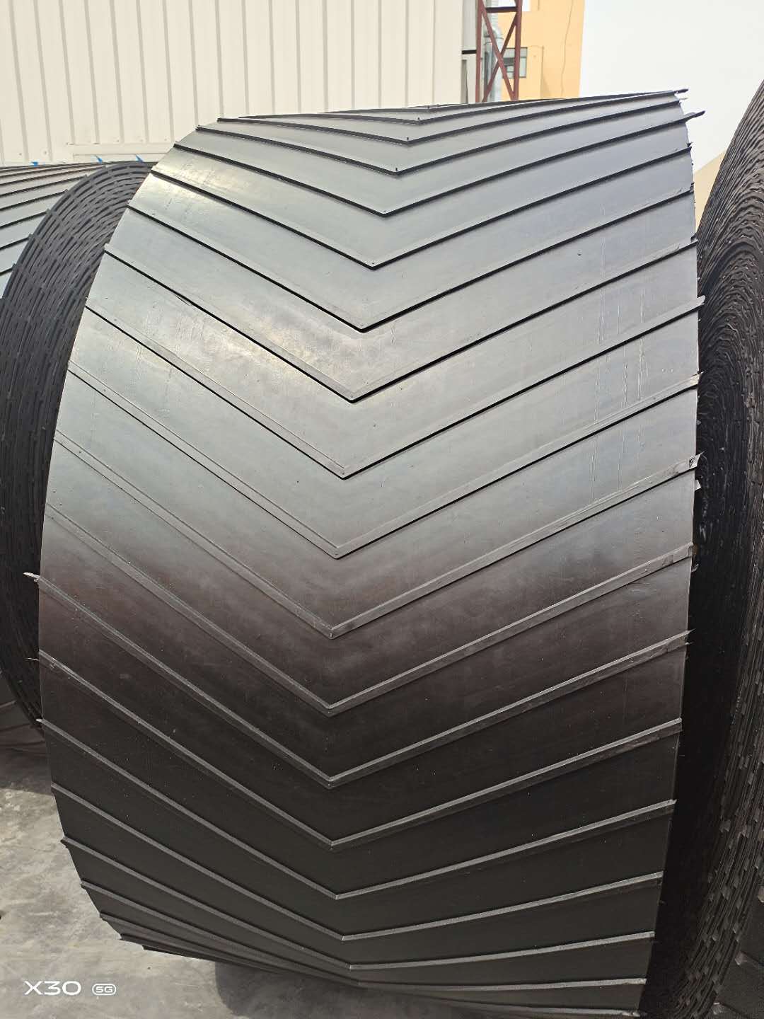 6mm高人字形输送带凸花尼龙花纹输送带人字形花纹输送带