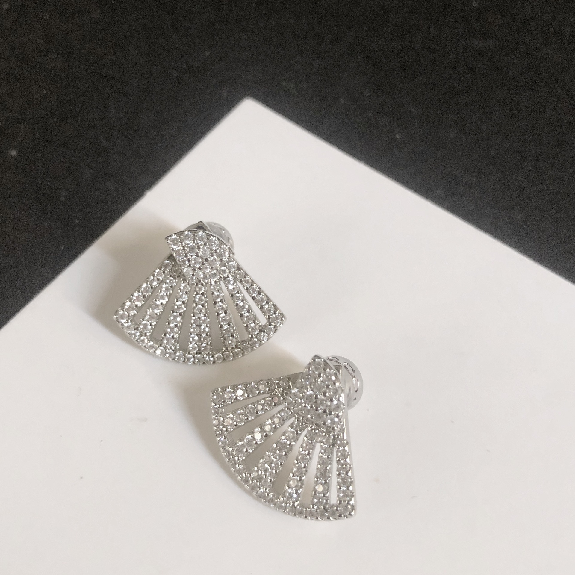 apm镶石扇形耳钉 轻奢镂空优雅法式设计感个性扇子耳环送女友