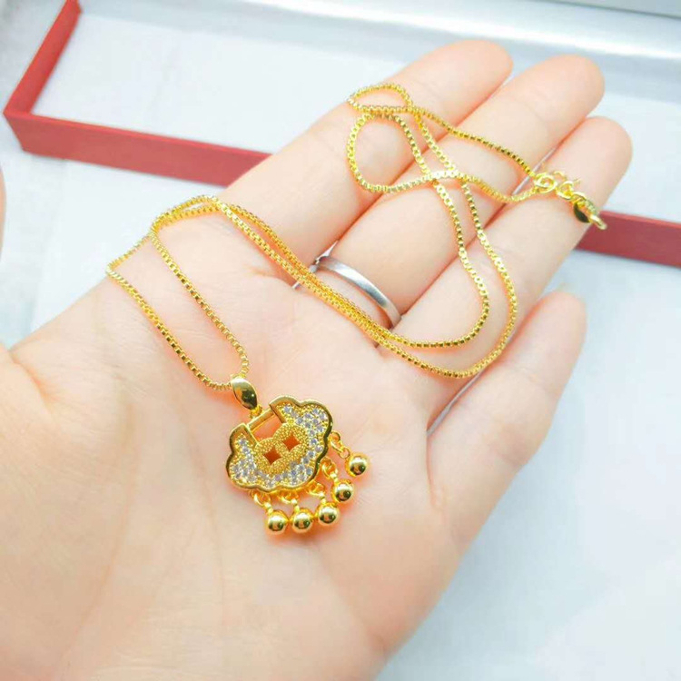 黄铜镀金微镶宫廷锁吊坠电镀仿金首饰品女士项坠项饰实体电商货源