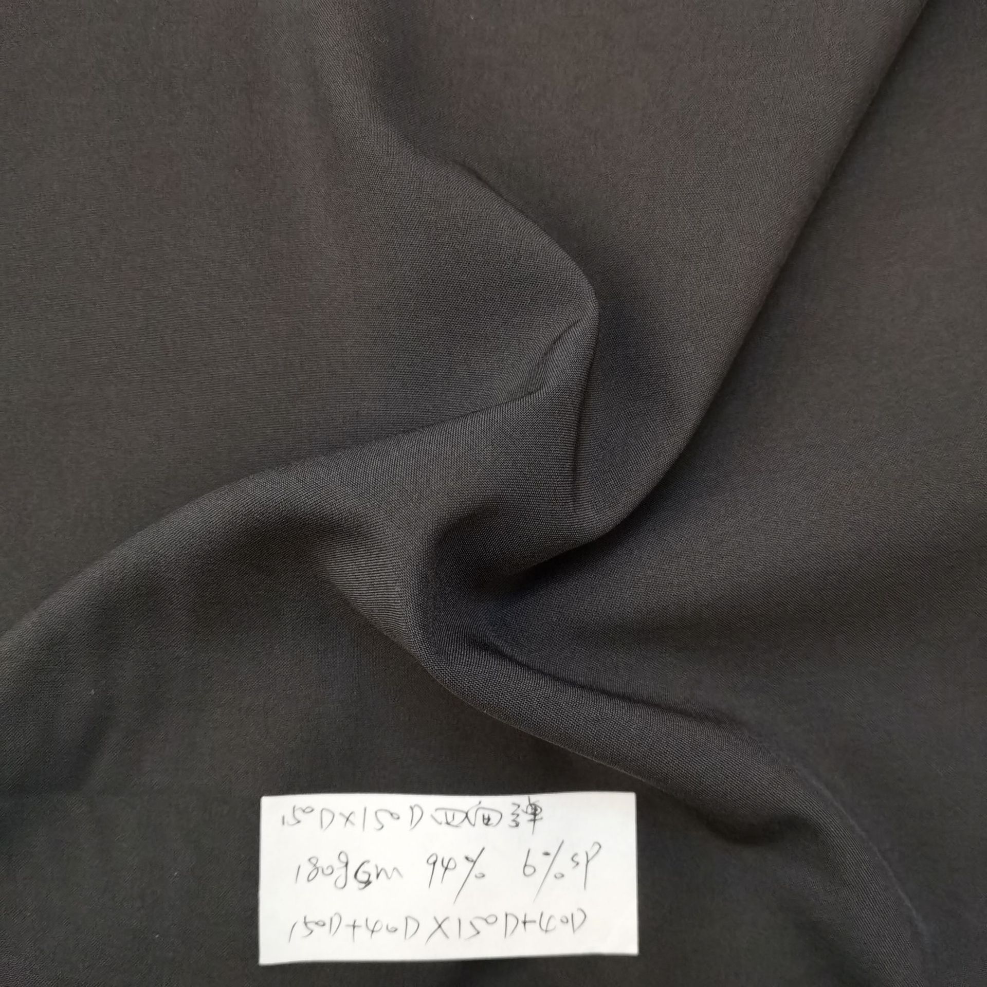 现货供应优质涤纶梭织春亚纺150d平纹四面弹黑白色速干运动裤面料