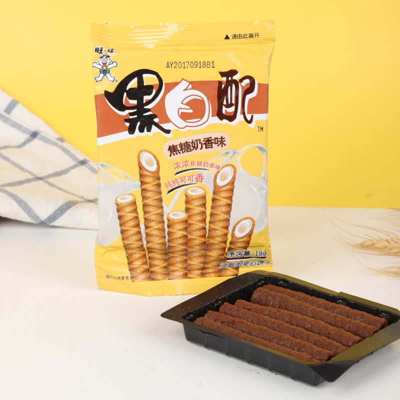 旺旺黑白配18g0g夹心卷零食夹心饼干巧克力小吃食品整箱批发