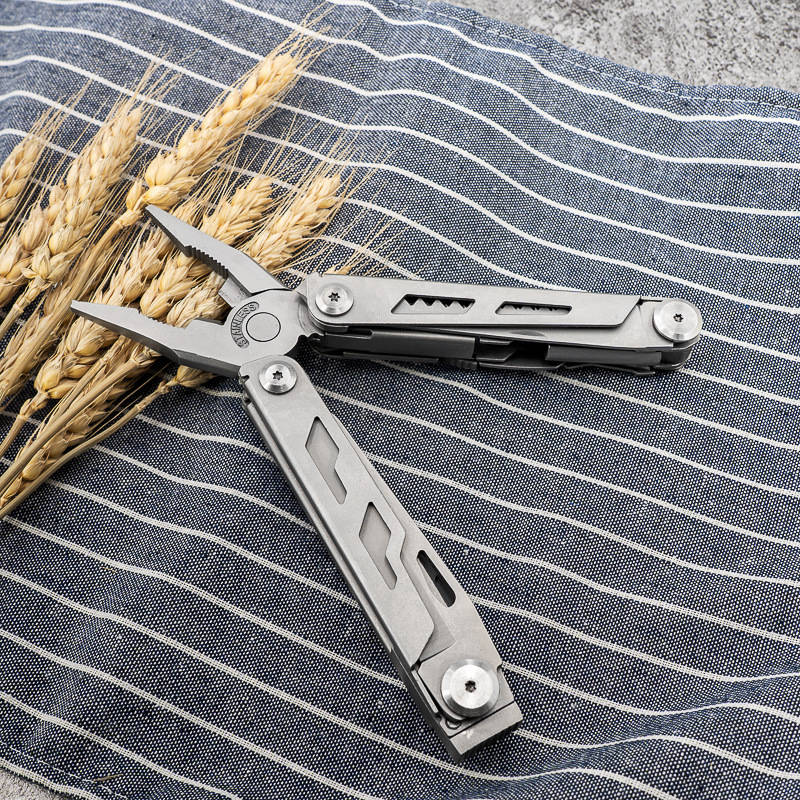 多功能工具钳户外edc折叠工具野战术装备生存便携多用钳-阿里巴巴