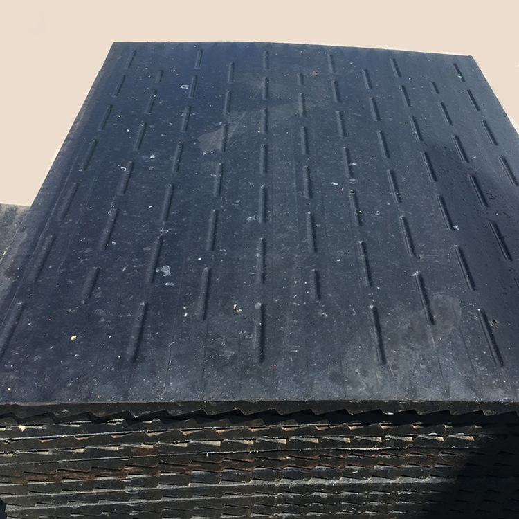 橡胶减噪板加厚减速垄小区商场地下车库防滑减震缓冲垫坡道防滑板