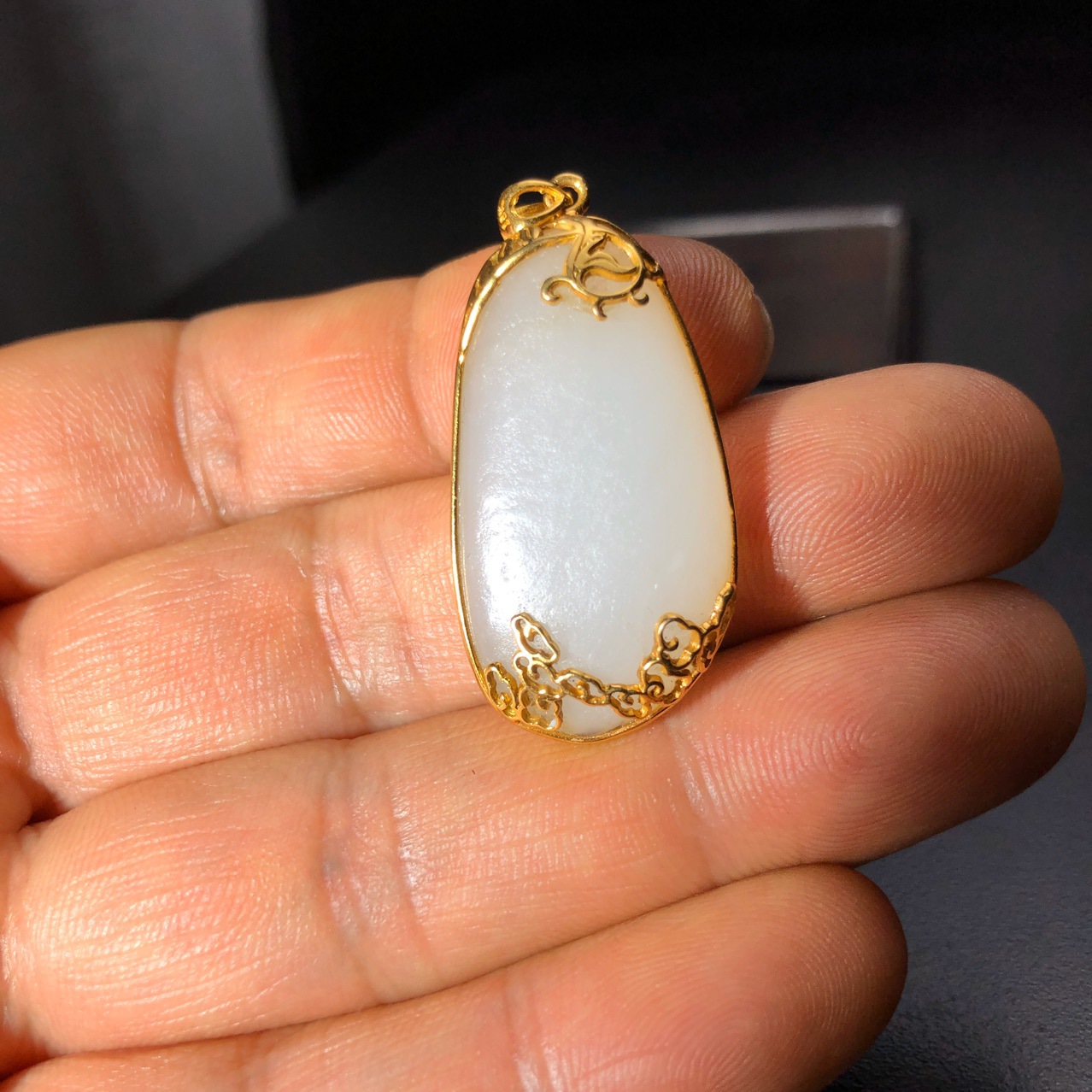 新疆和田玉籽料羊脂玉原皮18k金包镶吊坠工艺品项链厂家一件代发