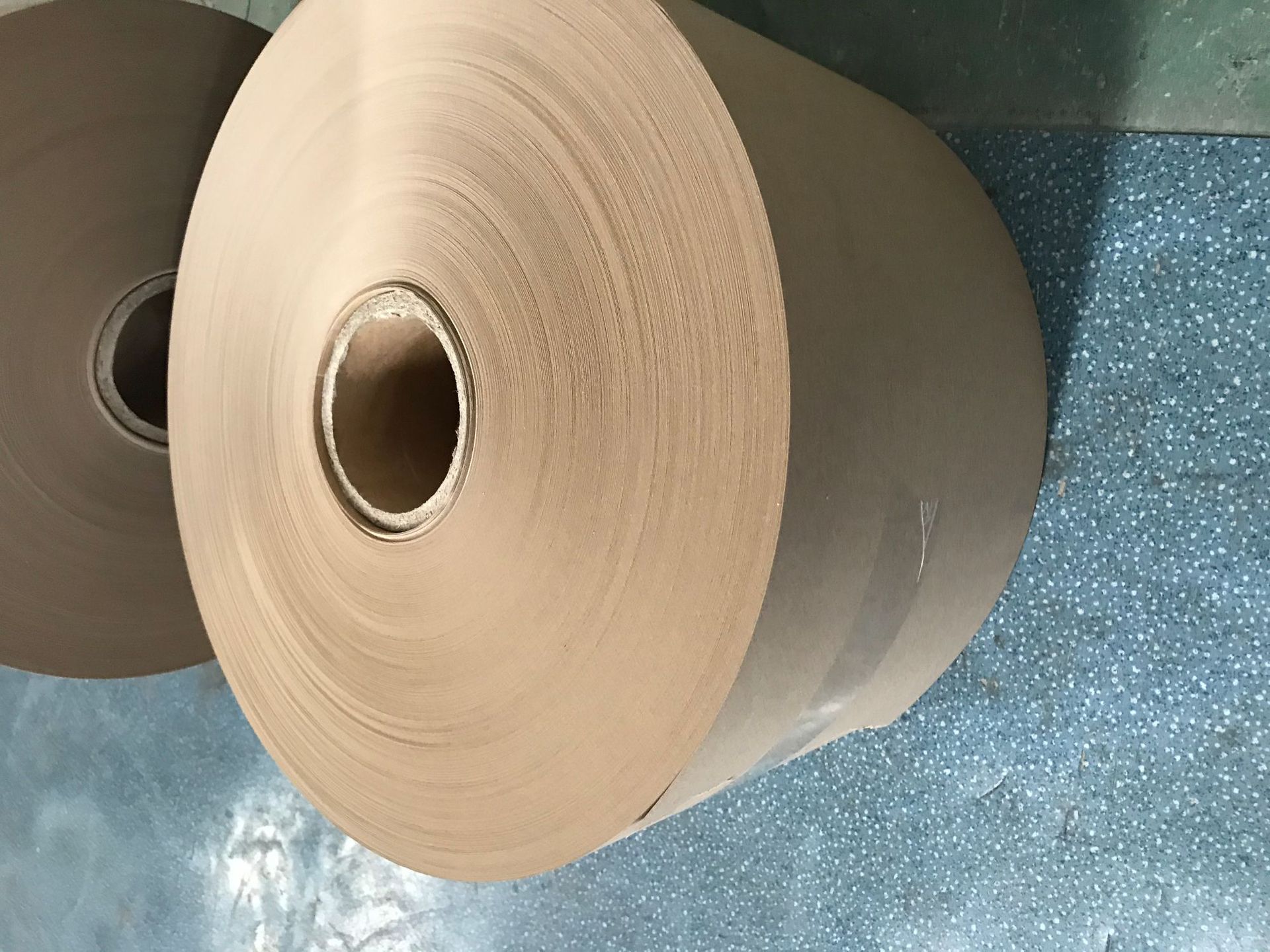 牛皮包装纸餐桌垫纸集装箱保护纸船舶纸打板纸胶带牛皮纸铝材包装