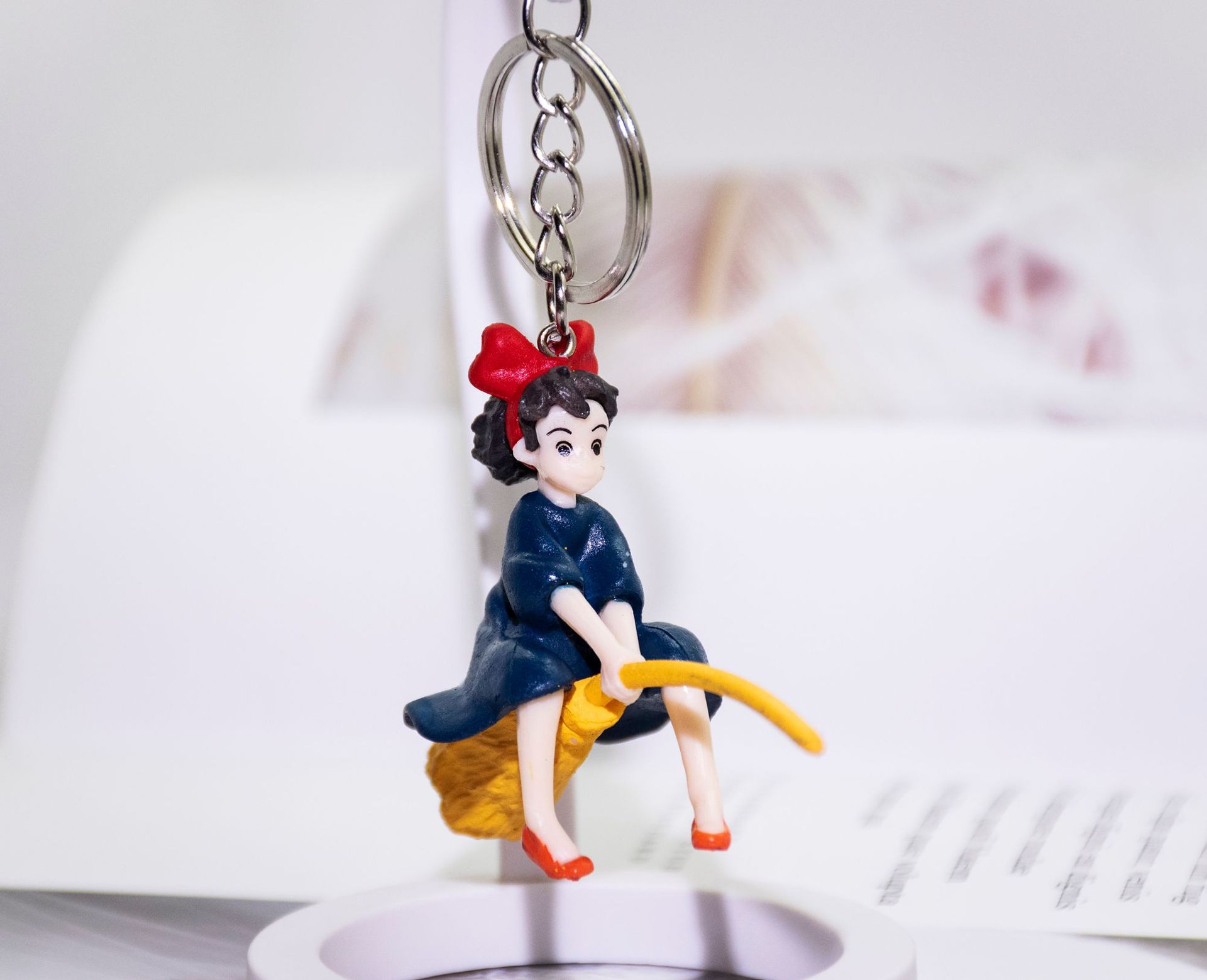 宫崎骏动漫玉米女孩小梅骑扫把魔法小女巫钥匙挂件雨伞雨衣小梅