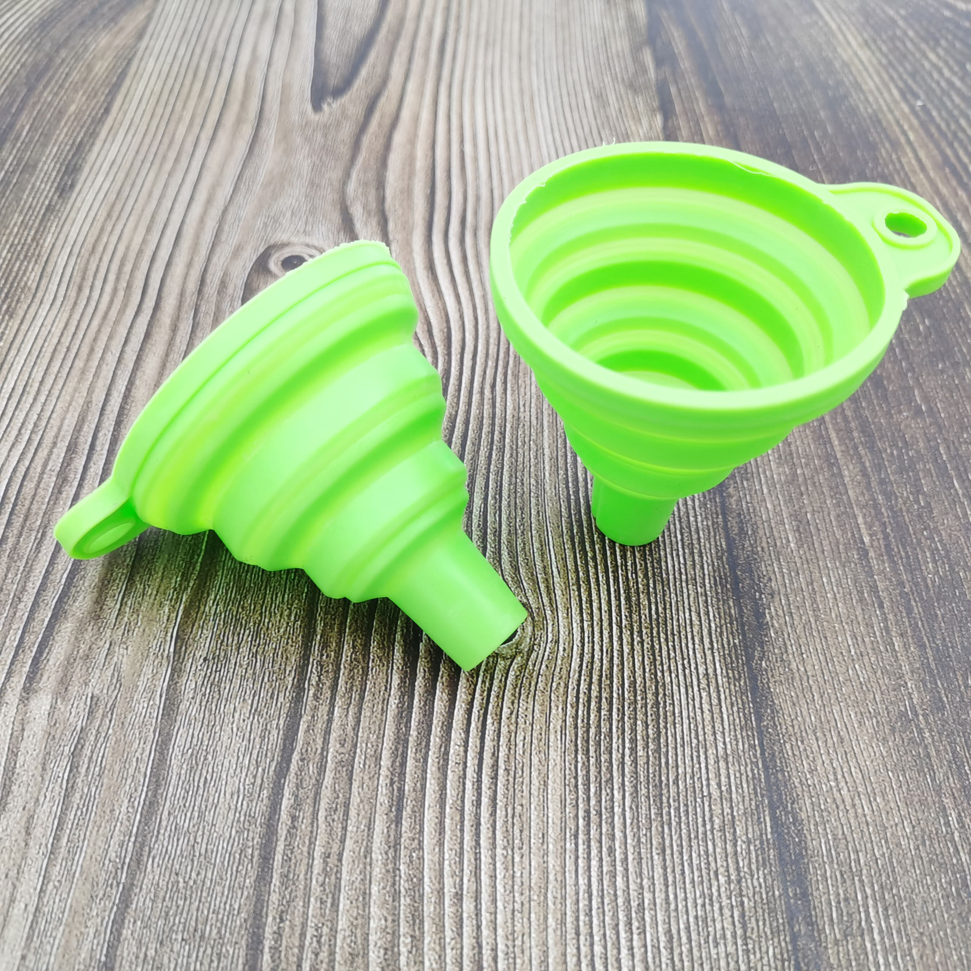 伸缩长颈厨房漏斗 折叠糖果色漏斗 家用液体分装油格耐高温