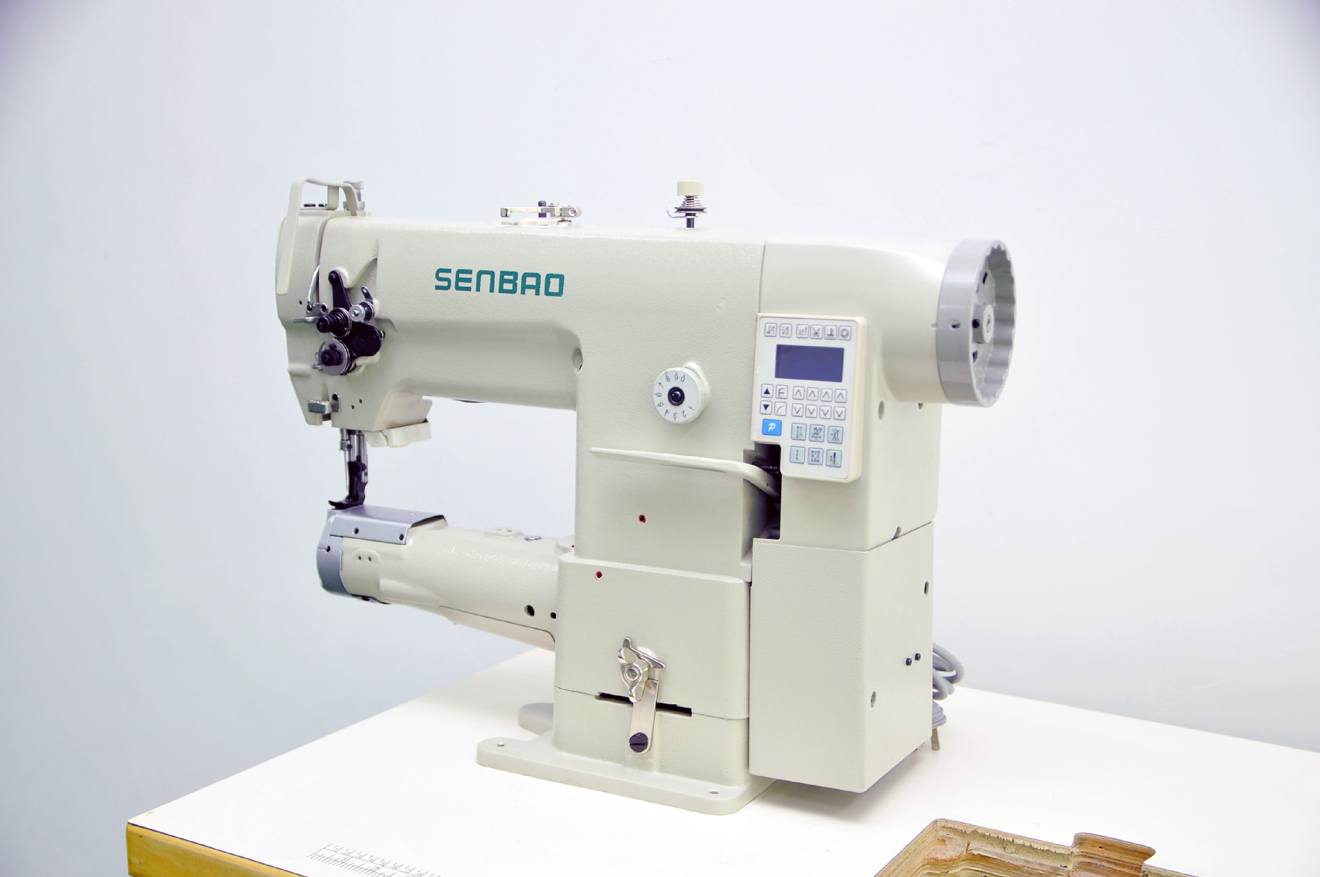 341筒式高头车8b高车工业缝纫机厚料汽车皮革座脚垫