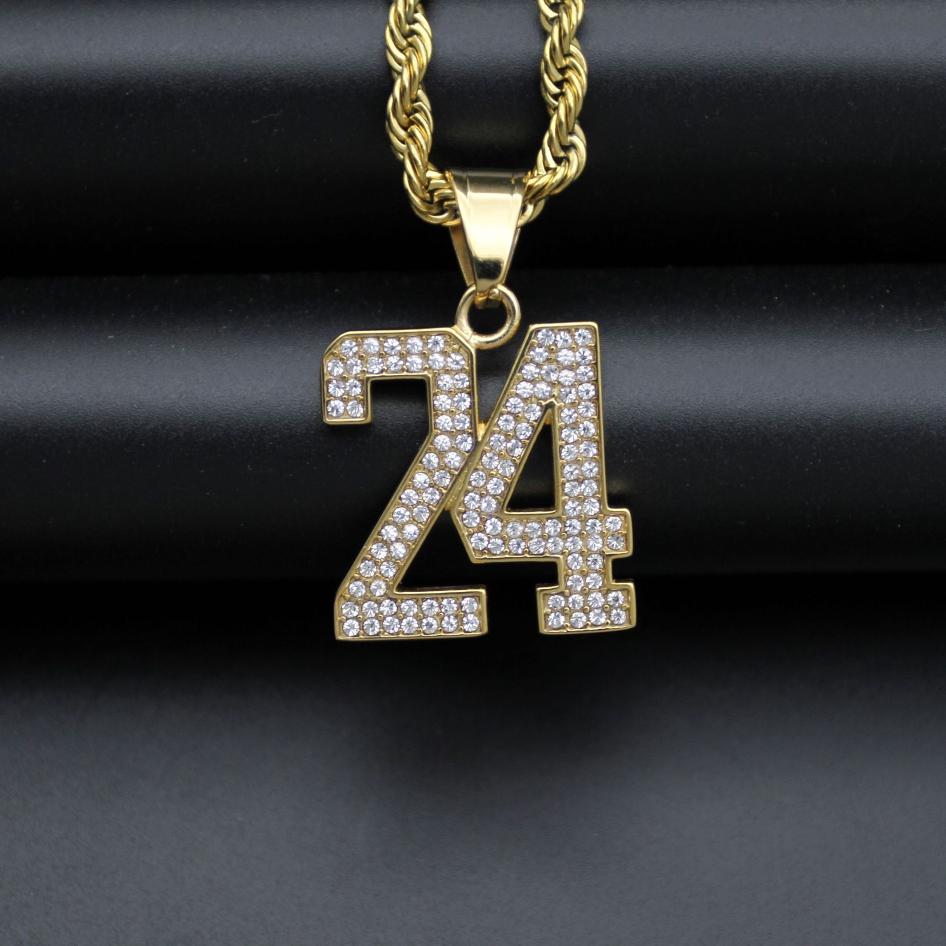 新款球星科比24号纪念版钛钢镶钻项链 黑曼巴时尚简约个性吊坠