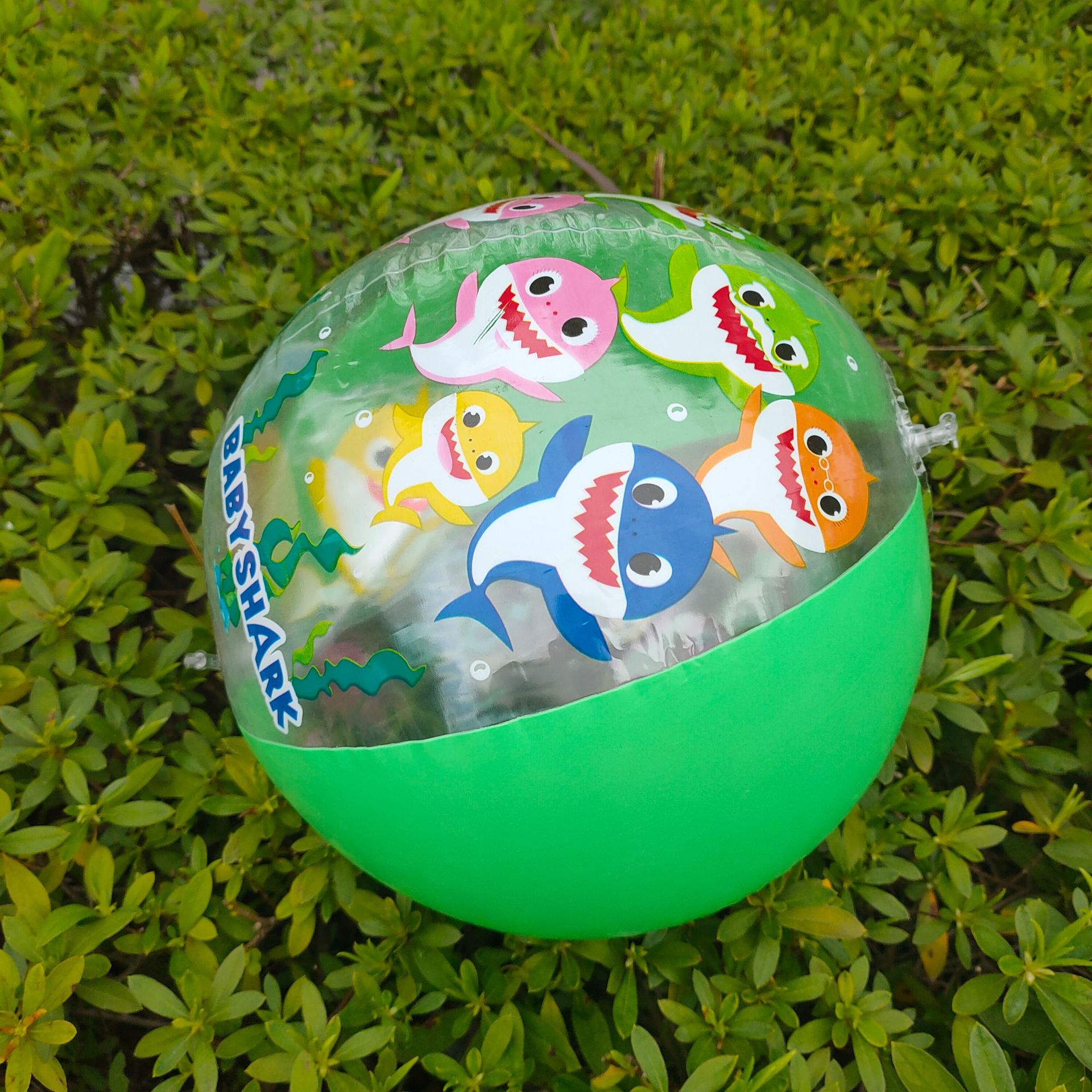 直径约35cm产品名称:充气球中球 沙滩球 皮球大的缺点:容易漏气(我们