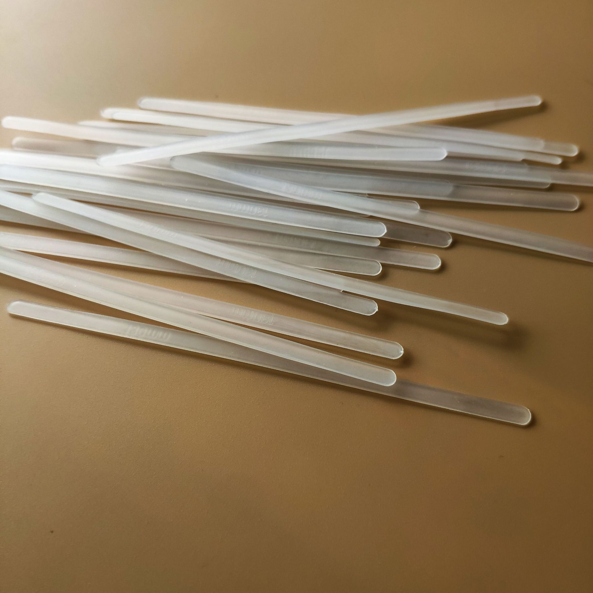 厂家直销文胸内衣辅料注塑切割胶骨 两头薄中间厚鱼骨 pp胶骨