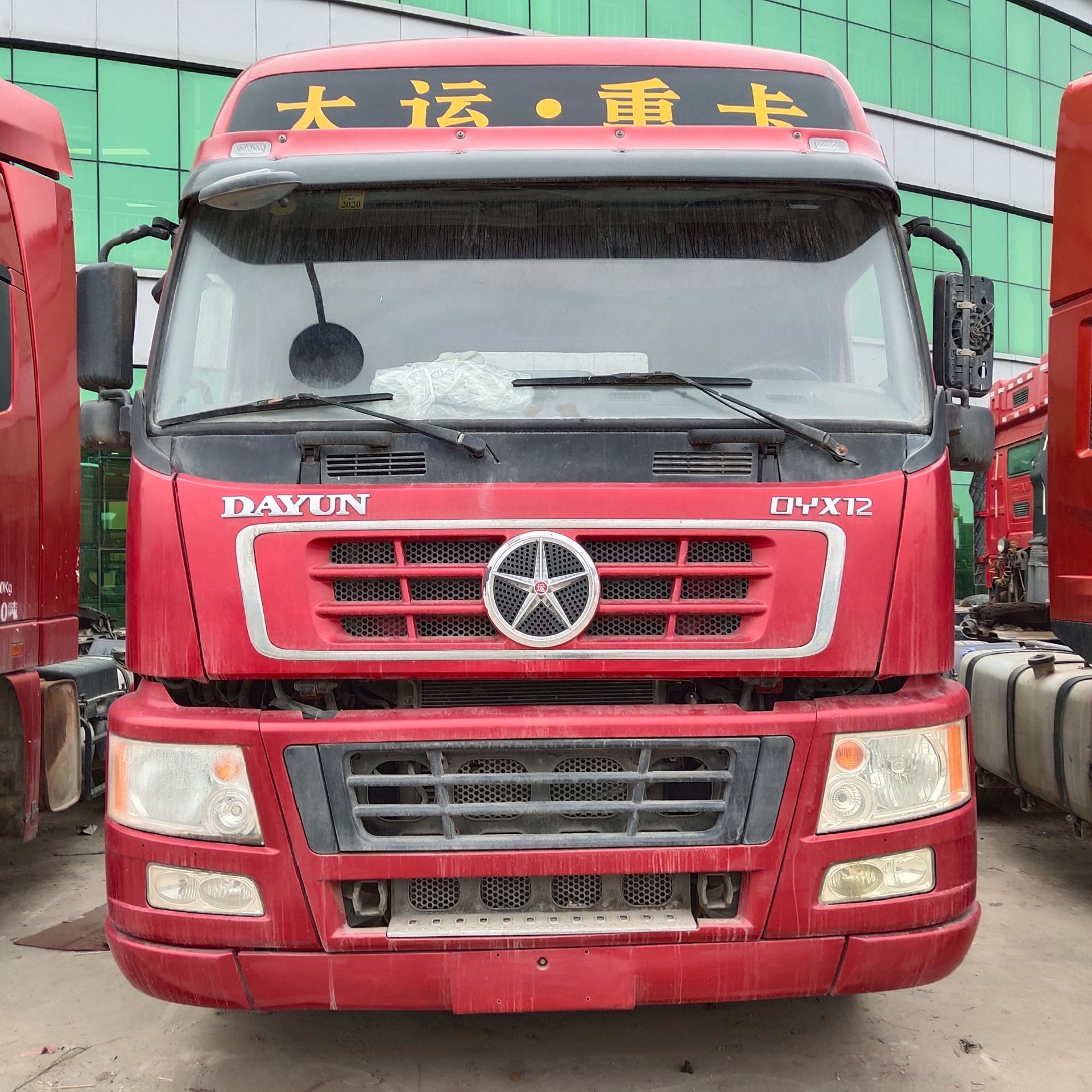 出售二手半挂车头 19年大运半挂牵引车 集装箱运输牵引挂车头