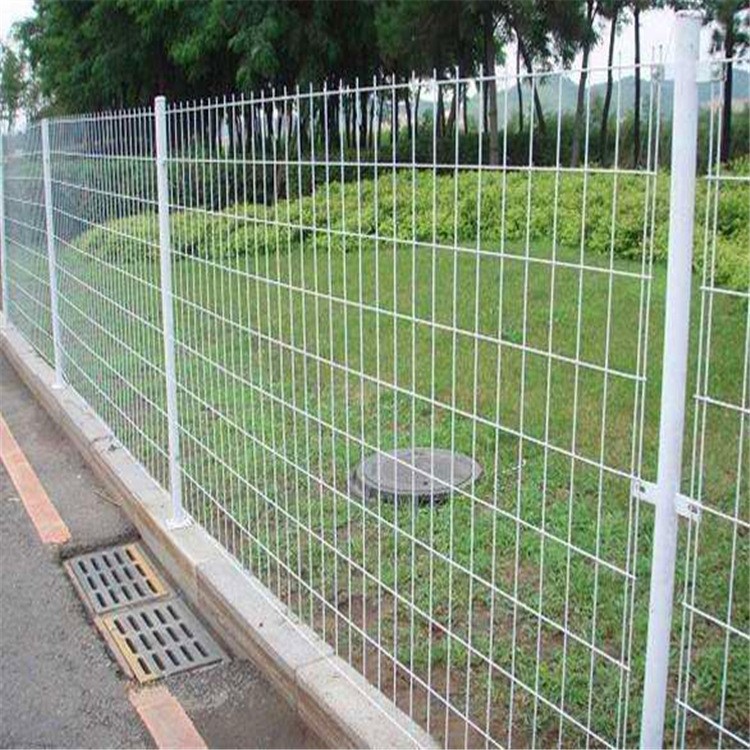 简易护栏网 铁丝网护栏网 江苏上海山东铁丝网围栏 果园围栏 厂家