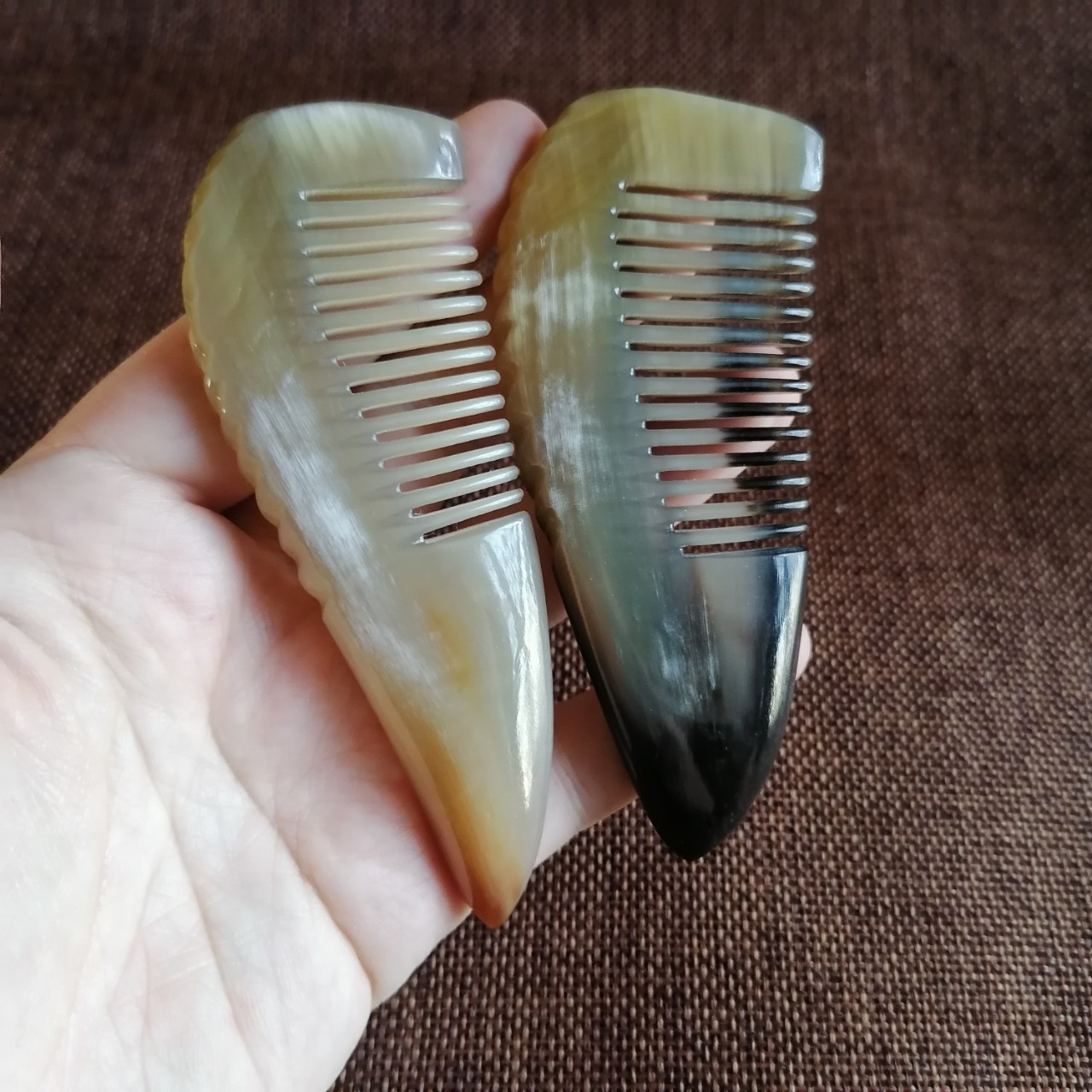 藏区羊角梳子脱发白黄羊角梳头部经络梳保健梳