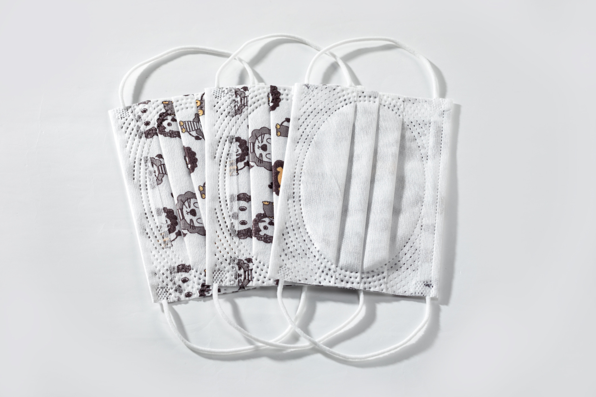 厂家直销一次性三层水刺无纺布小狮子儿童口罩 带熔喷布防尘口罩