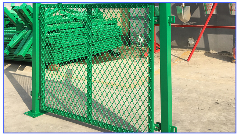 钢板网护栏小区别墅防攀爬防护栏定制看守所高墙围墙监狱护栏网