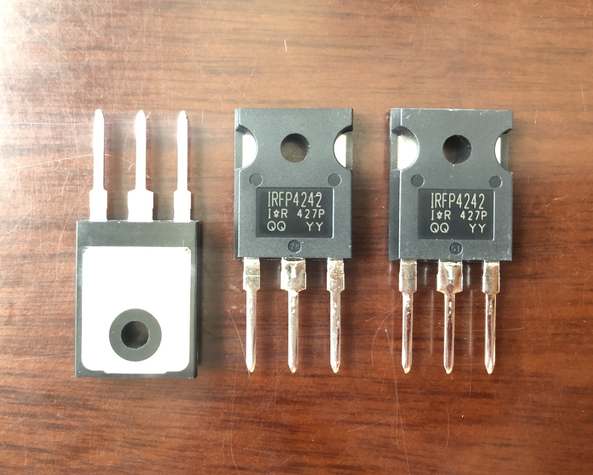 场效应管 irfp4242