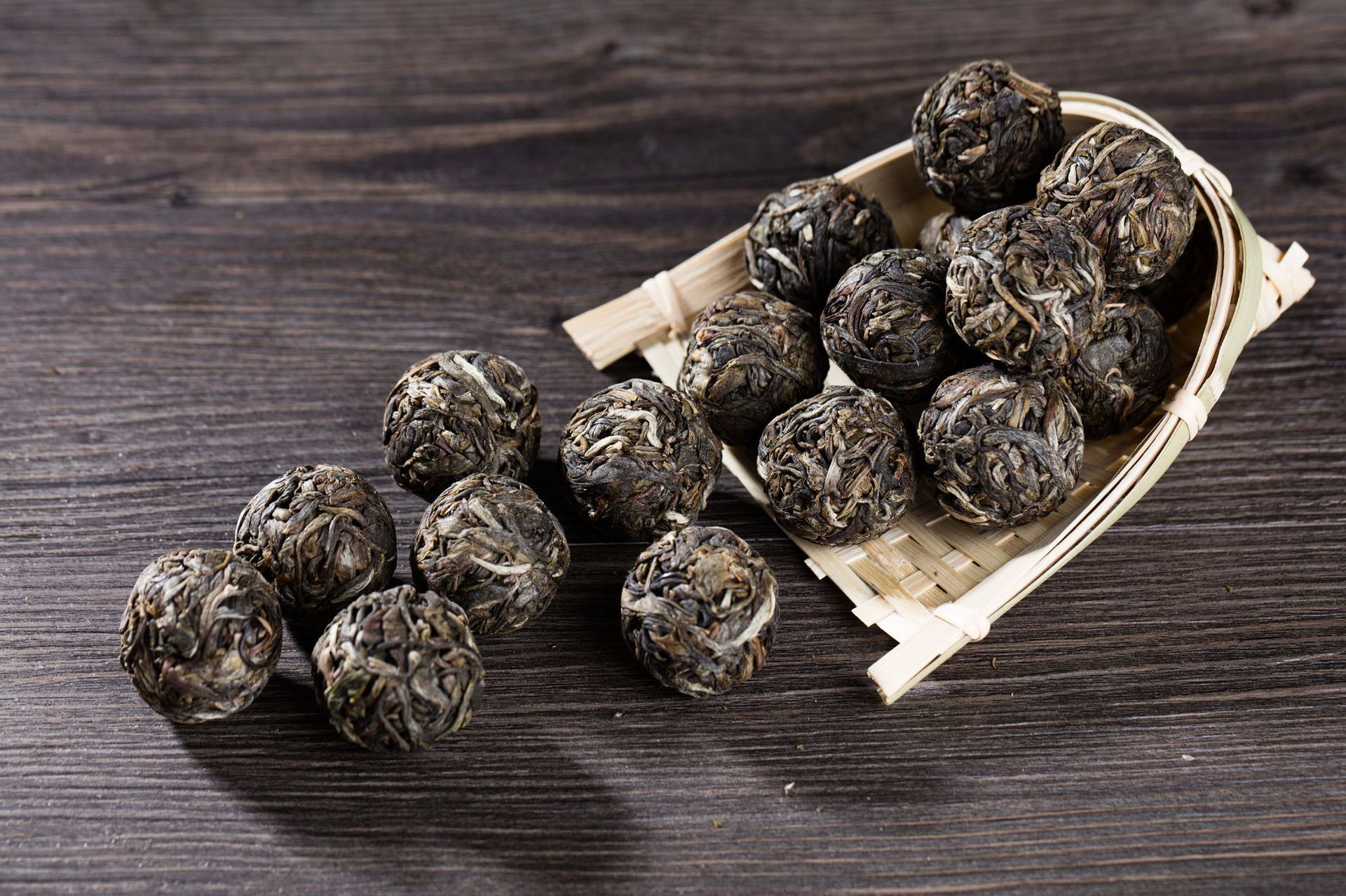 批发云南普洱茶小龙珠勐海易武古树春茶纯龙珠小沱茶生普小圆茶