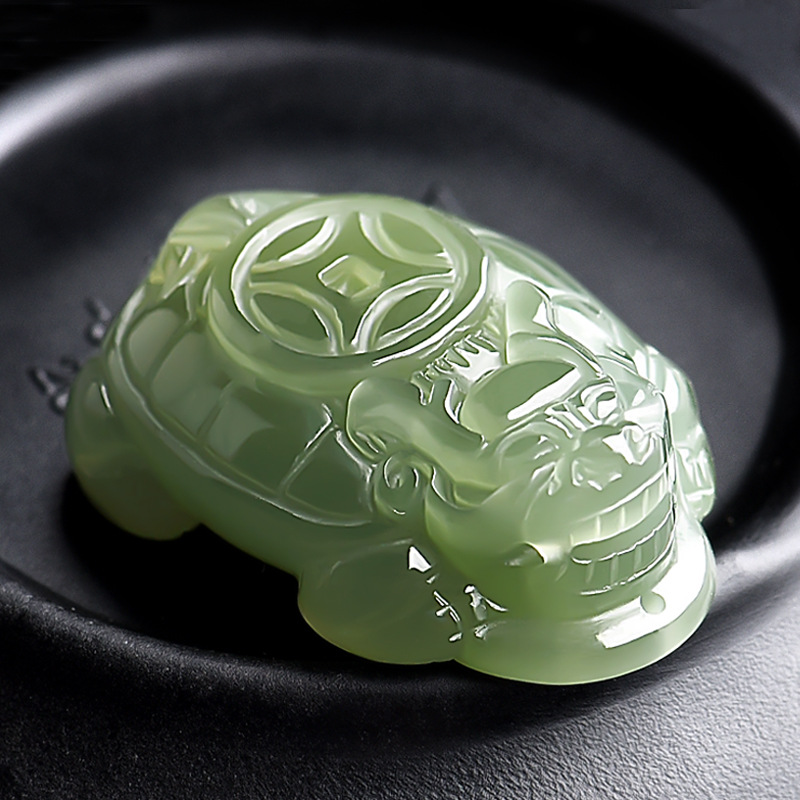 和田玉龙龟吊坠男女款青海玉石龙头龟项链翠绿色吊坠