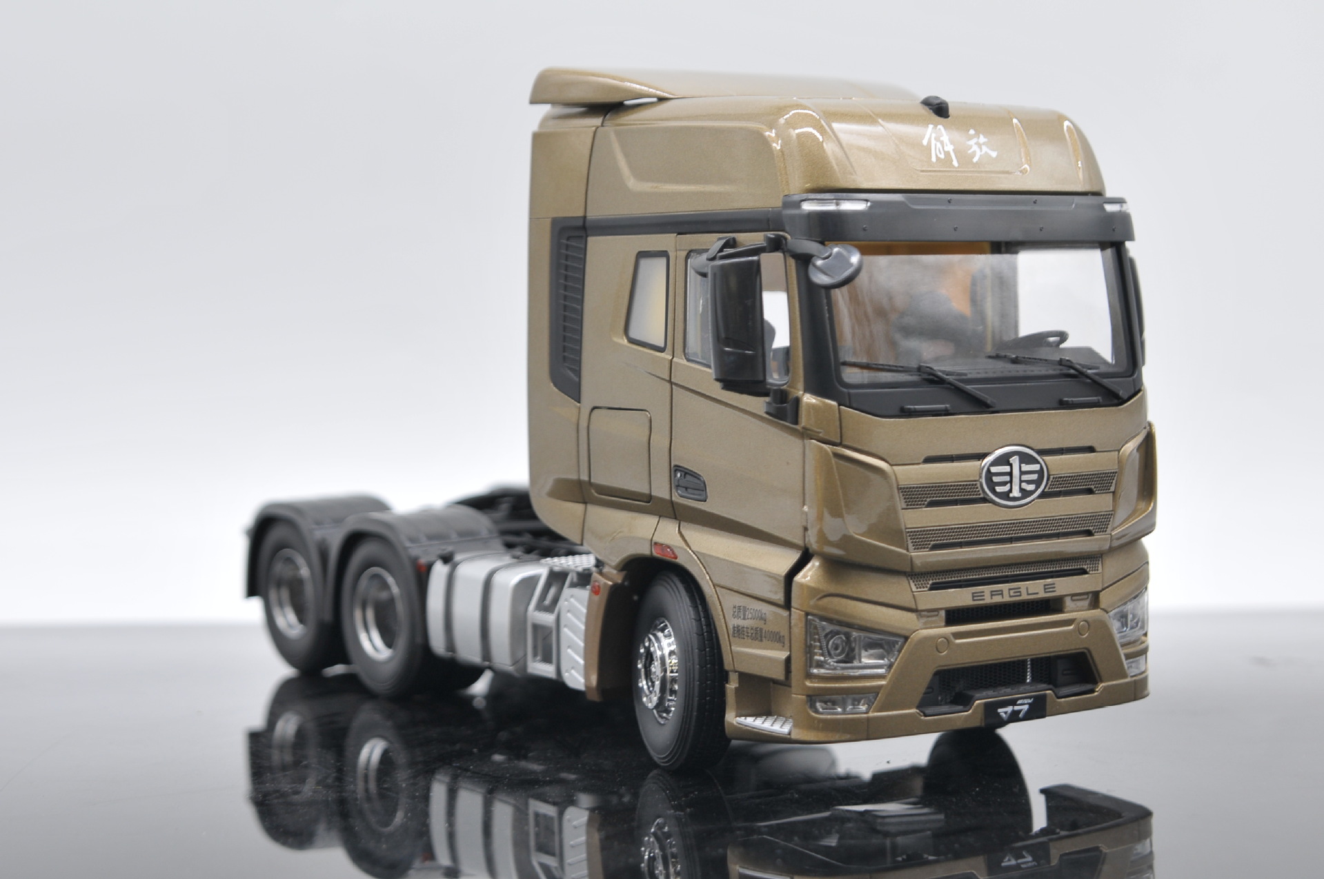 爆款厂家 解放j7 1:24牵引拖头牵引车工程车模型卡车车模跨境收藏