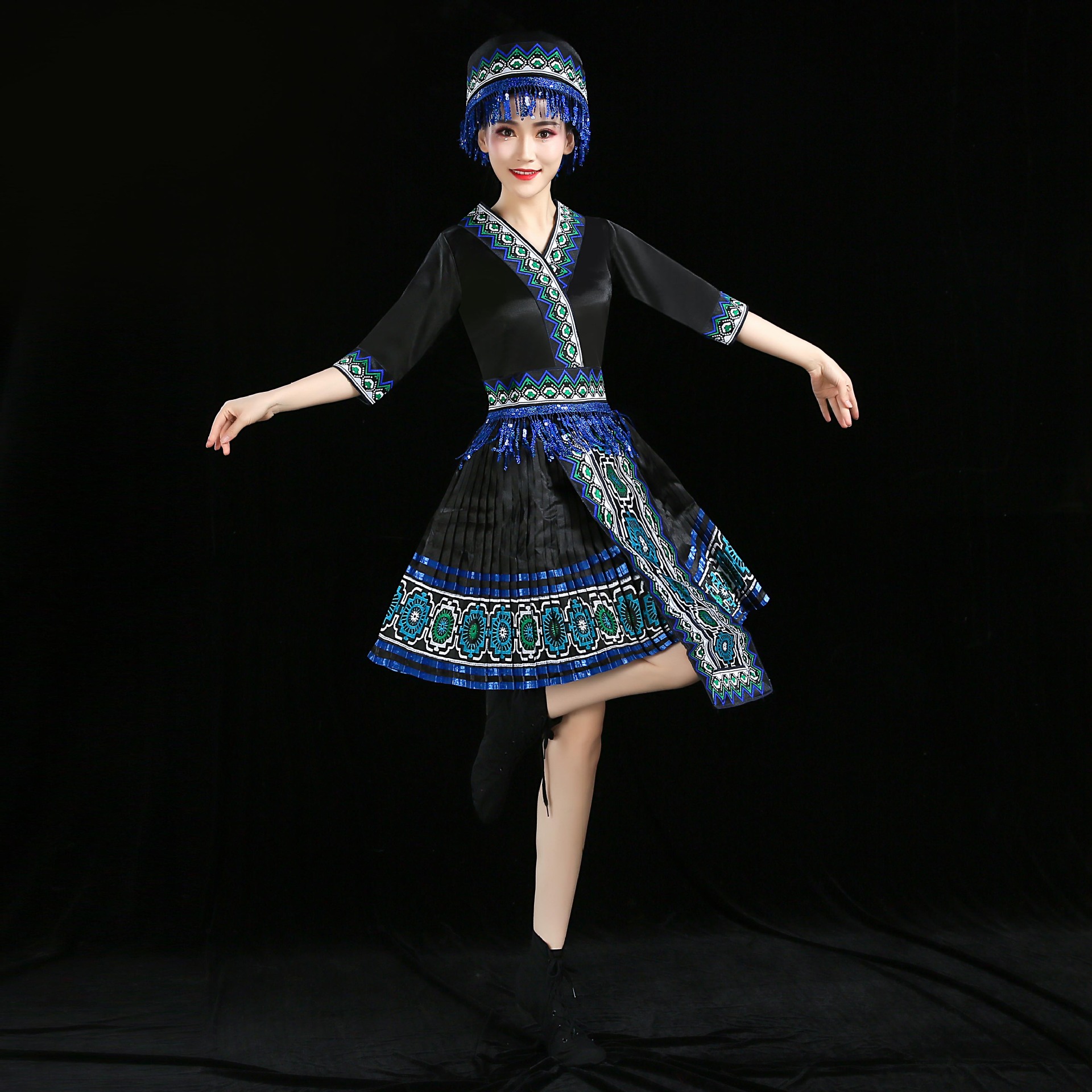 贵州苗族演出服少数民族舞蹈服装云南土家族壮族彝黎族瑶族百褶裙