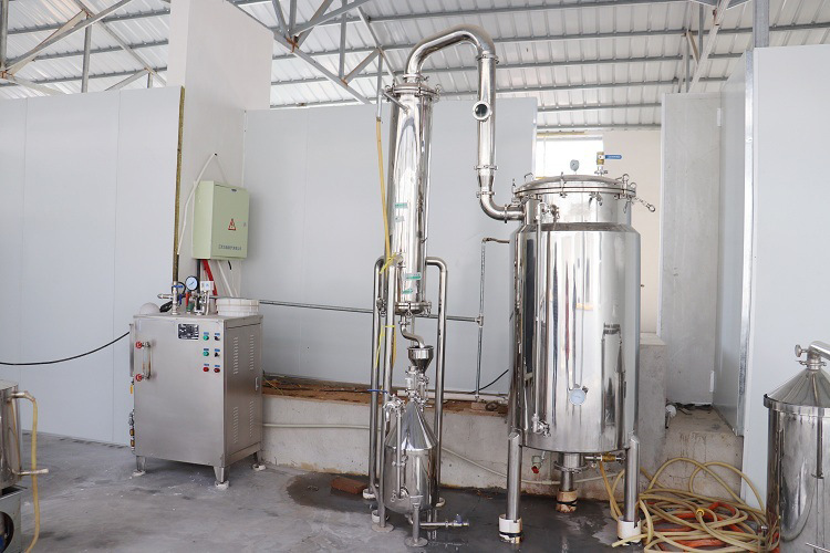 精油提取浓缩设备 玫瑰花精油提取设备 植被精油蒸馏机