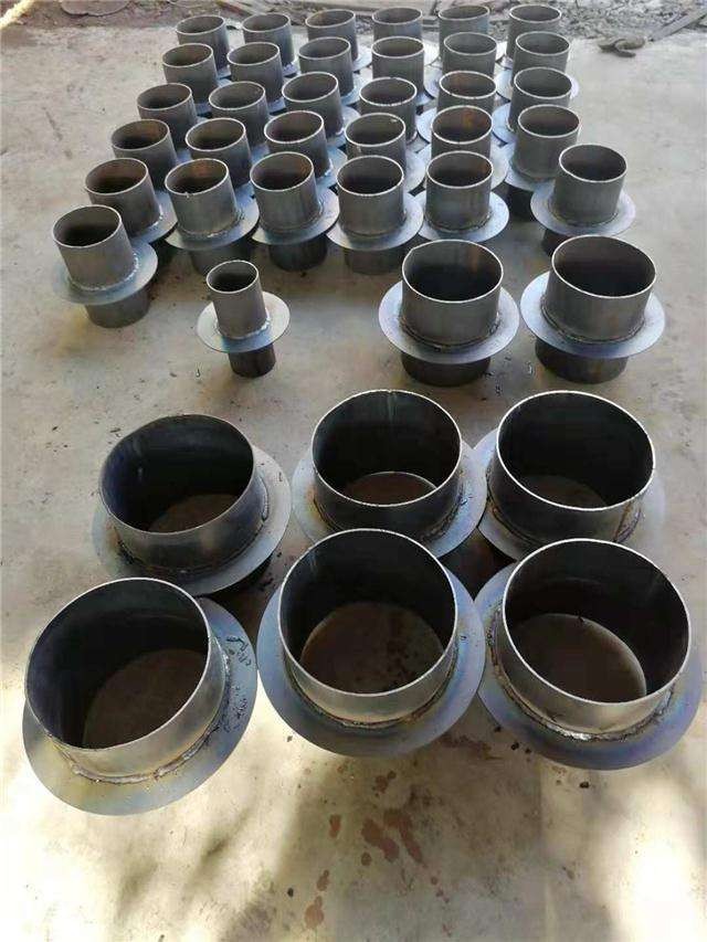 钢性止水套管直缝套管锻造法兰板式法兰90度弯头45度弯头