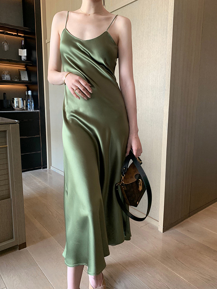 高端缎面三醋酸吊带连衣裙女 宽松百搭显瘦裙子珠光抖音a字长裙子