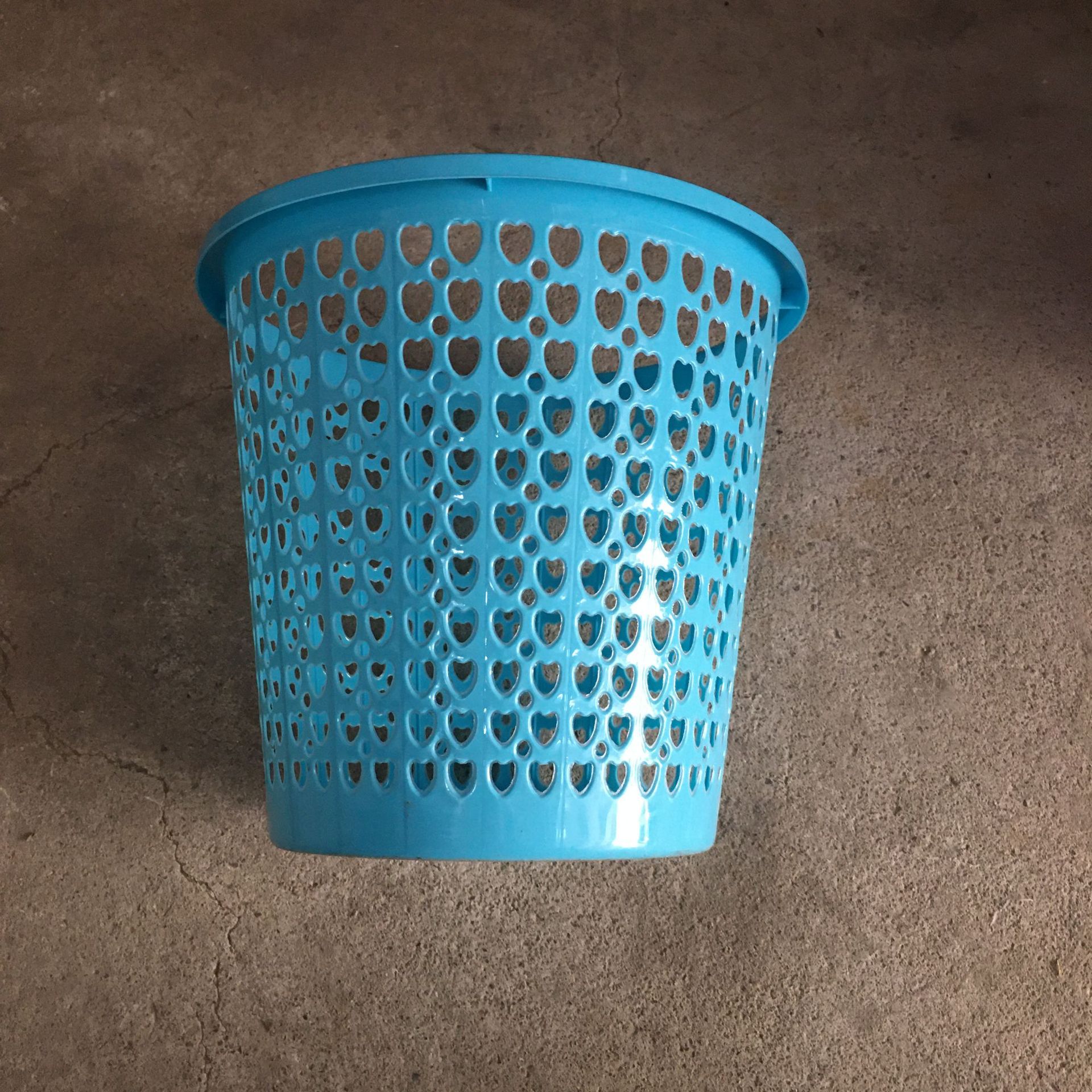 地摊29厘米网眼纸篓圆形网状镂空垃圾桶塑料纸篓子办公学校2元