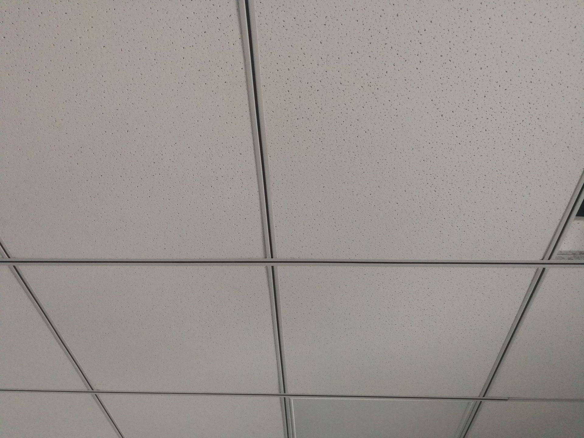 高性价比阿姆斯壮矿棉板吊顶 国产矿棉板吊顶 吸音隔热板吊顶