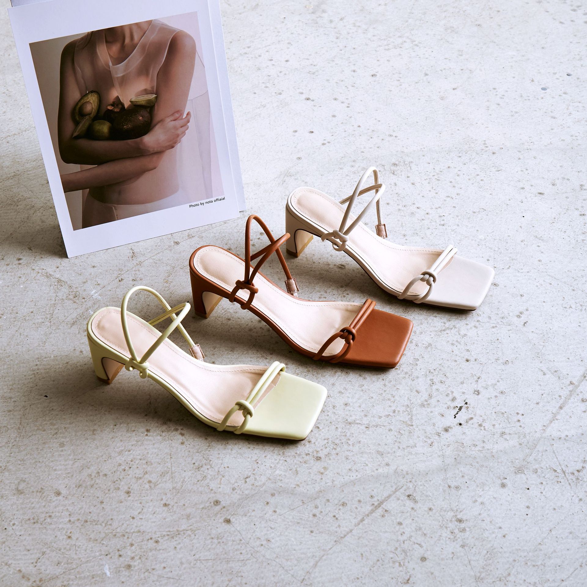 罗马粗跟凉鞋微商年新款复古方头ins潮夏季女鞋细带一字带高跟鞋