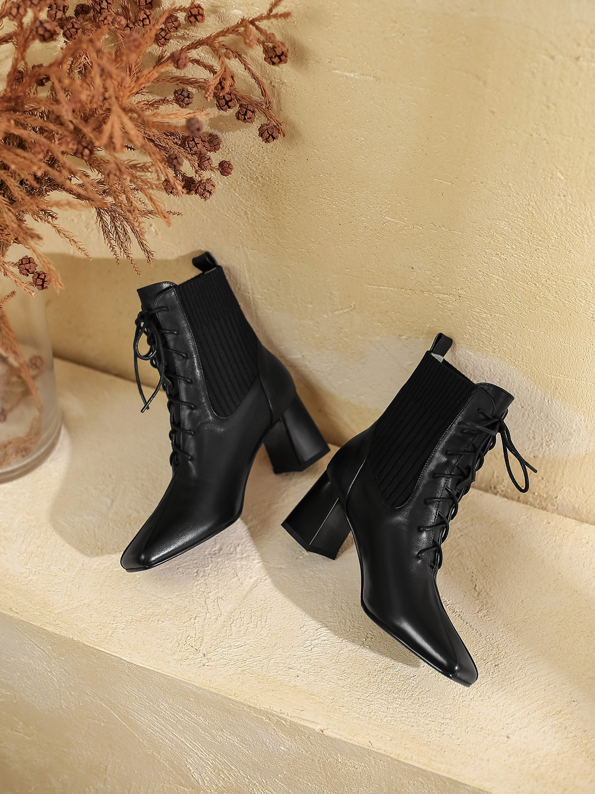 复古粗跟短靴女单靴方头高跟女靴2020秋冬新款系带马丁靴时尚裸靴