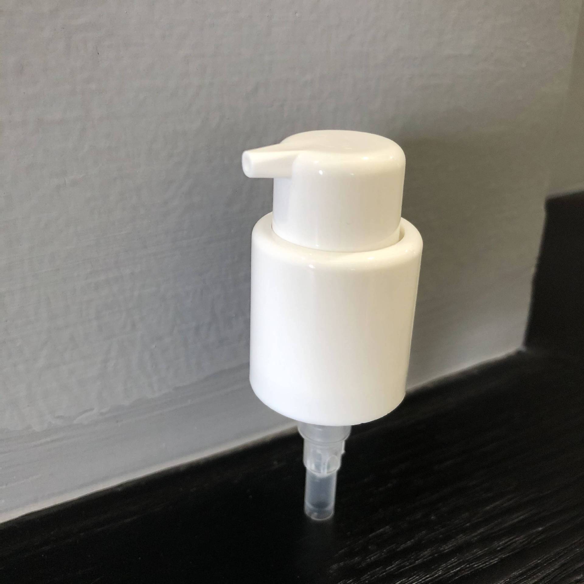 化妆品乳液泵头 全塑pp化妆品喷头 24/410化妆品乳液泵