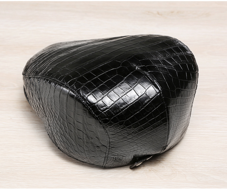 鳄鱼皮男士帽子冬季保暖防寒前进帽男式鸭舌帽真皮贝雷帽秋冬帽子