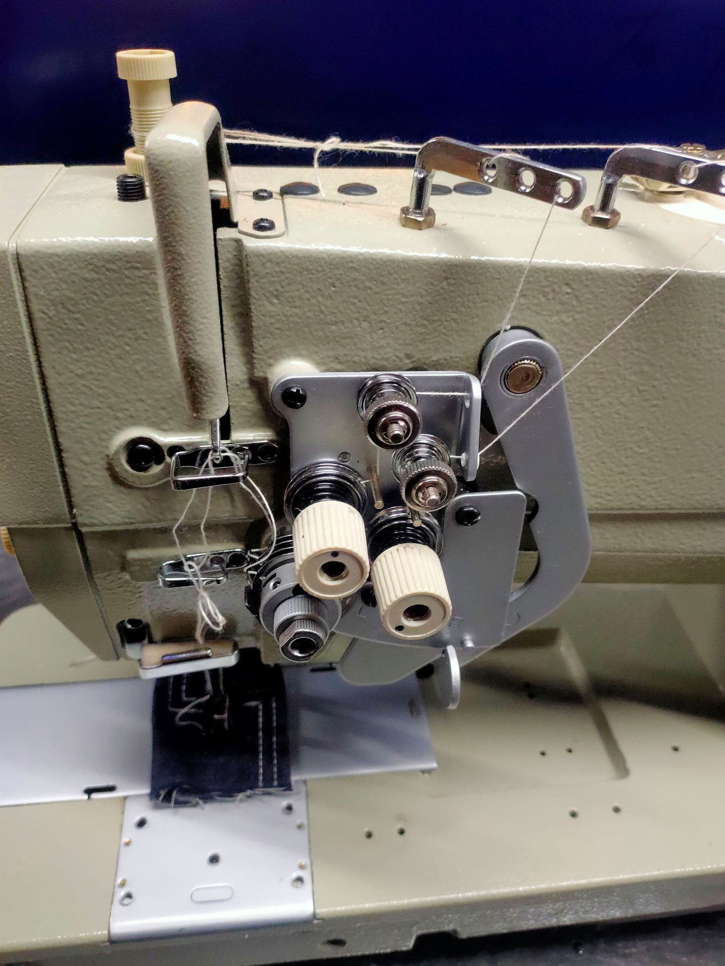 厂家直销845双针缝纫机 875直角拐弯电动双针平缝机 工业缝纫机