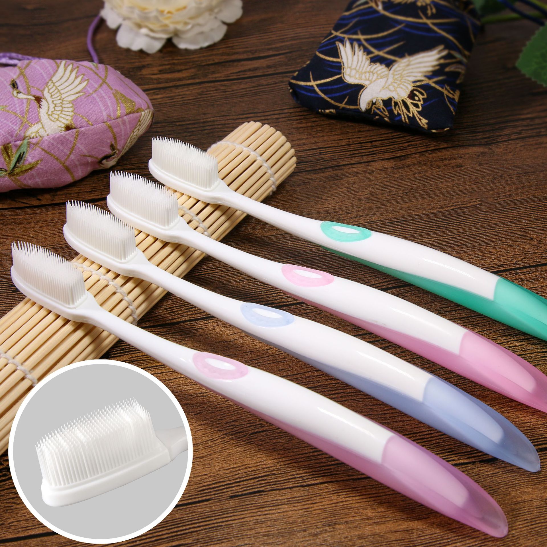 纳米牙刷家用硅胶成人款高端细丝软毛小刷头装地摊爆款日用品牙刷