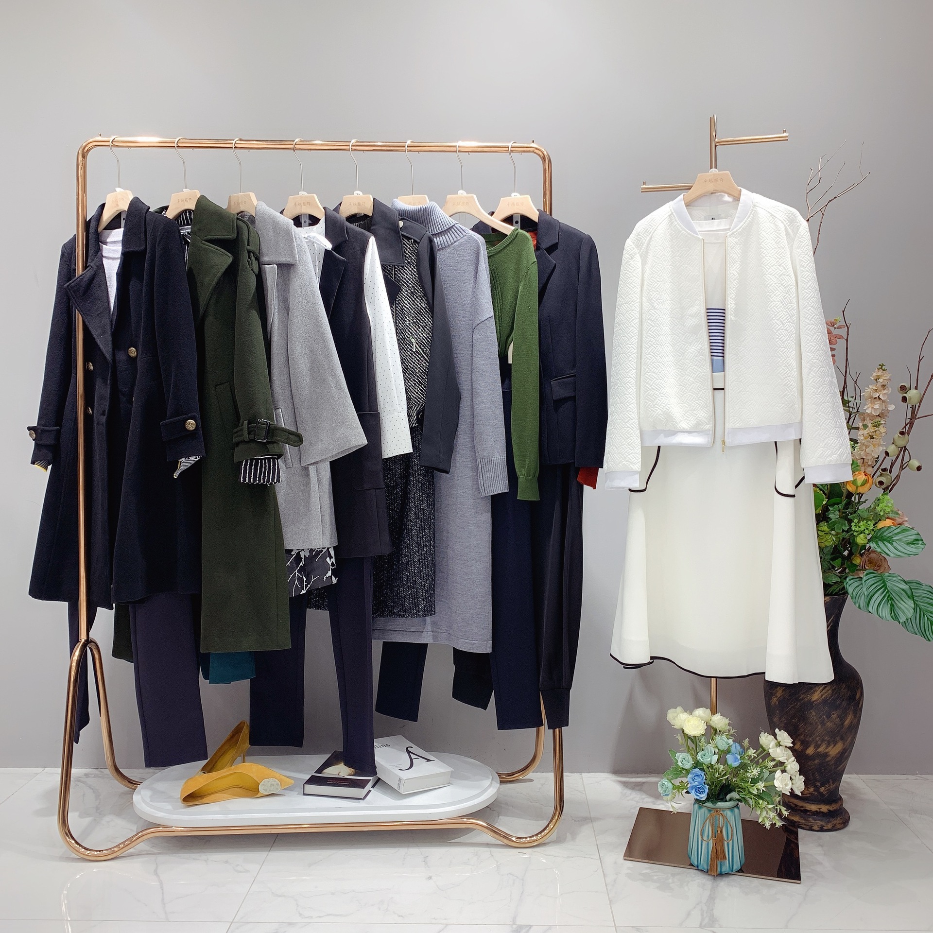 曼德诗2020秋都市时尚高端品牌女装 哥弟风格品牌折扣女装 广州批发