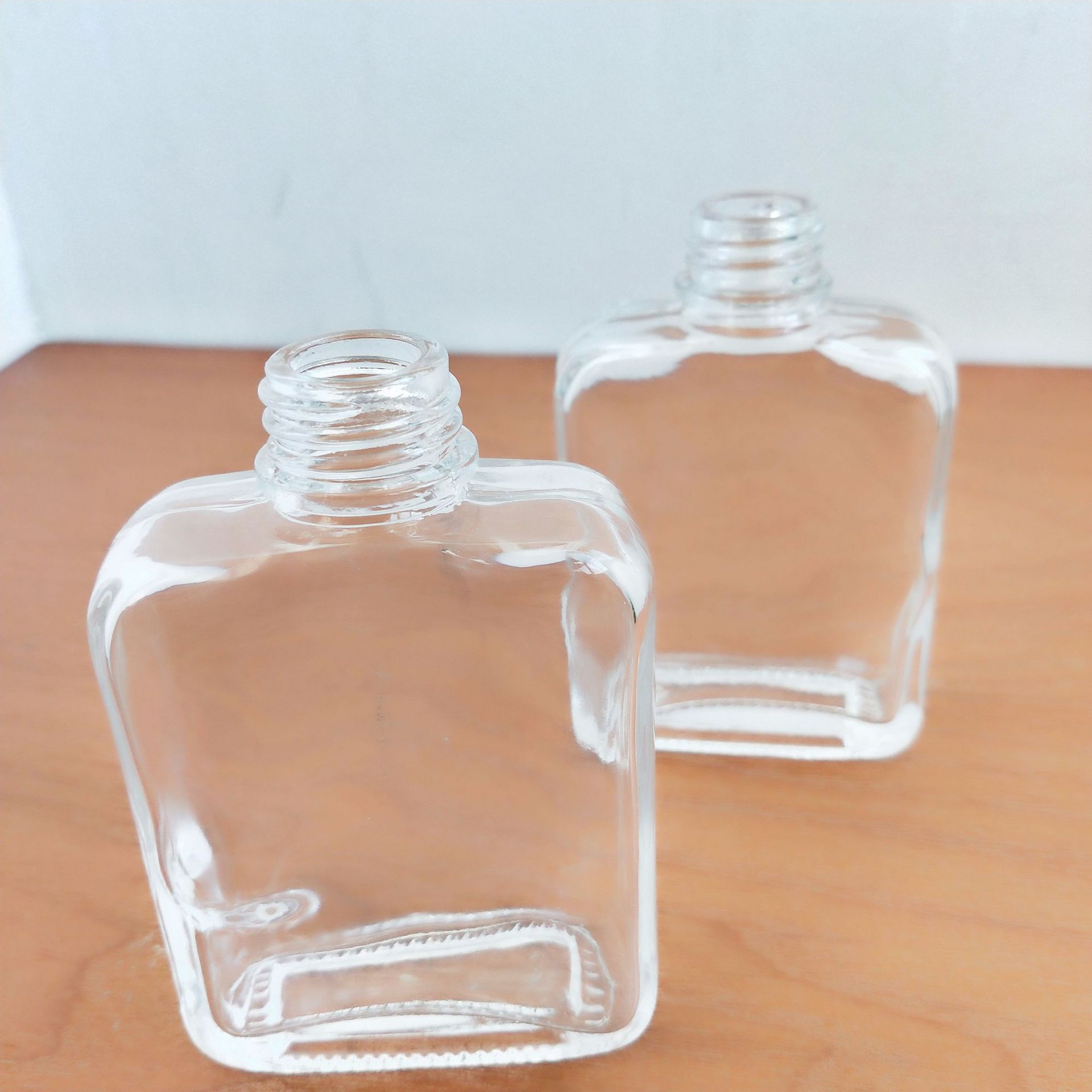 郓城玻璃瓶厂家批发简约小酒瓶晶白玻璃瓶125ml250ml定做