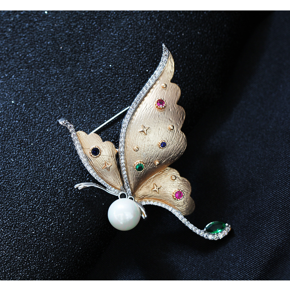 高档蝴蝶胸针图片