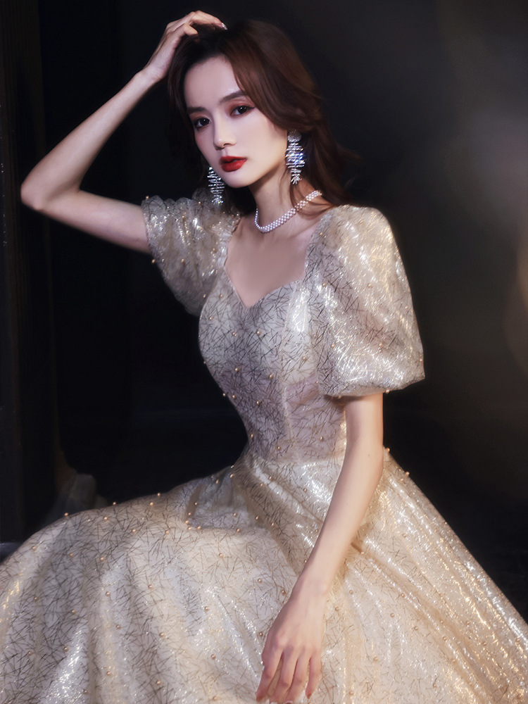 红色礼服女年会