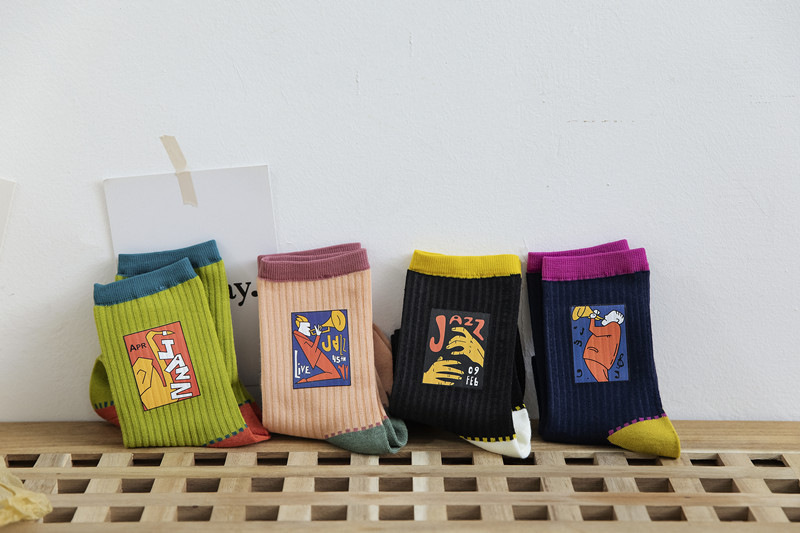 秋冬新品女士中筒袜时尚卡通烫印女袜棉透气百搭袜子一件代发