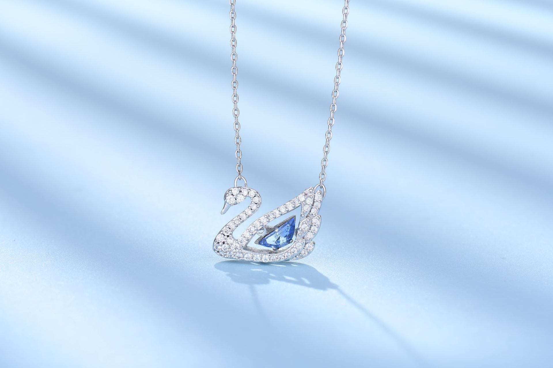 施家项链女施华洛世奇元素水晶跳动蓝天鹅灵动周年纪念款520礼物