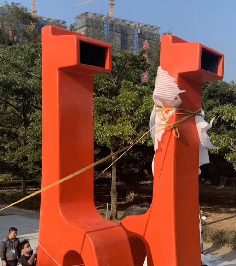 厂家制作大型不锈钢抽象巨型张口鹿型雕塑园区入口商业街美陈摆件