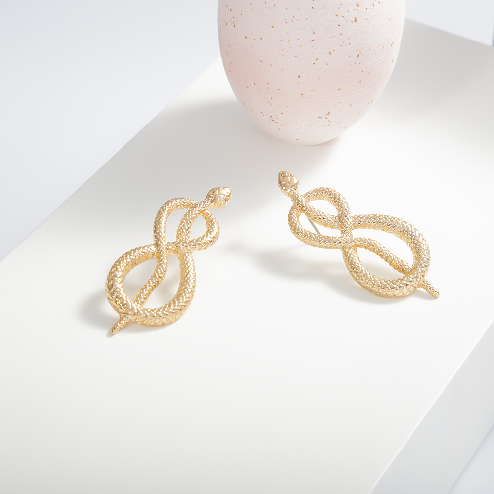 欧美跨境新款厂家批发女生蛇耳饰流行时尚简约大方女生气质蛇耳钉