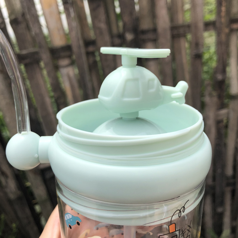 鲸鱼小塞新款飞机喷水杯子背带可爱卡通飞机吸管杯背带飞机喷水杯